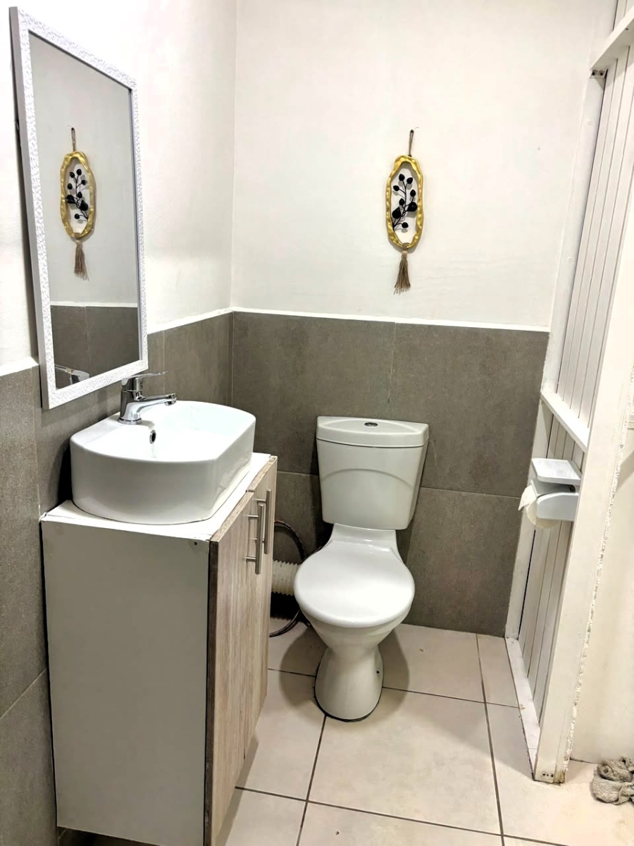 6 Bedroom Property for Sale in Vasco Estate Western Cape